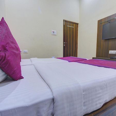 Oyo 7627 Royal Plaza Hotel Hyderabad Ngoại thất bức ảnh
