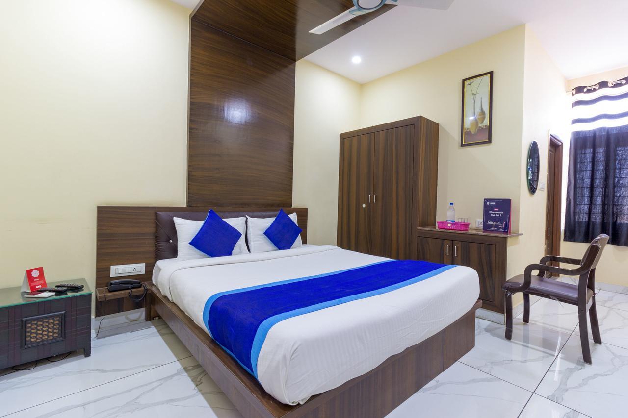Oyo 7627 Royal Plaza Hotel Hyderabad Ngoại thất bức ảnh