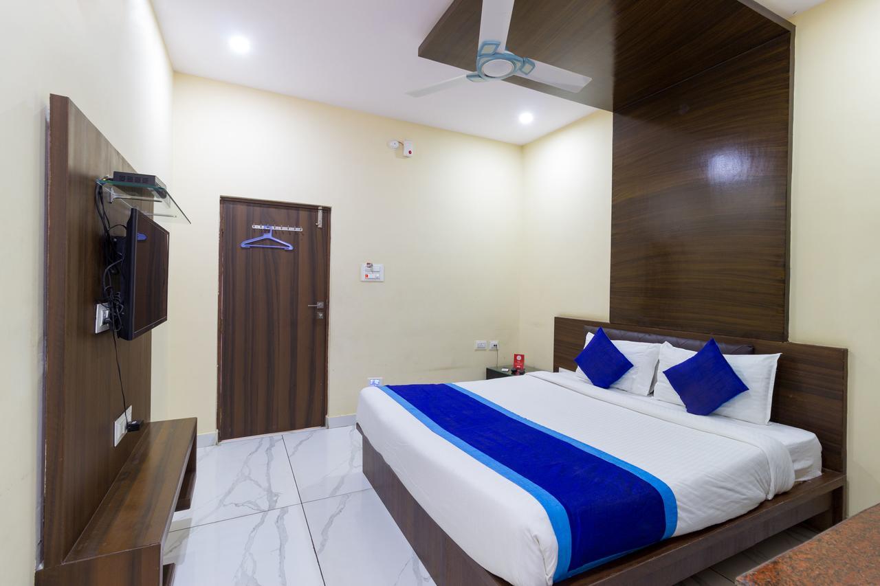Oyo 7627 Royal Plaza Hotel Hyderabad Ngoại thất bức ảnh