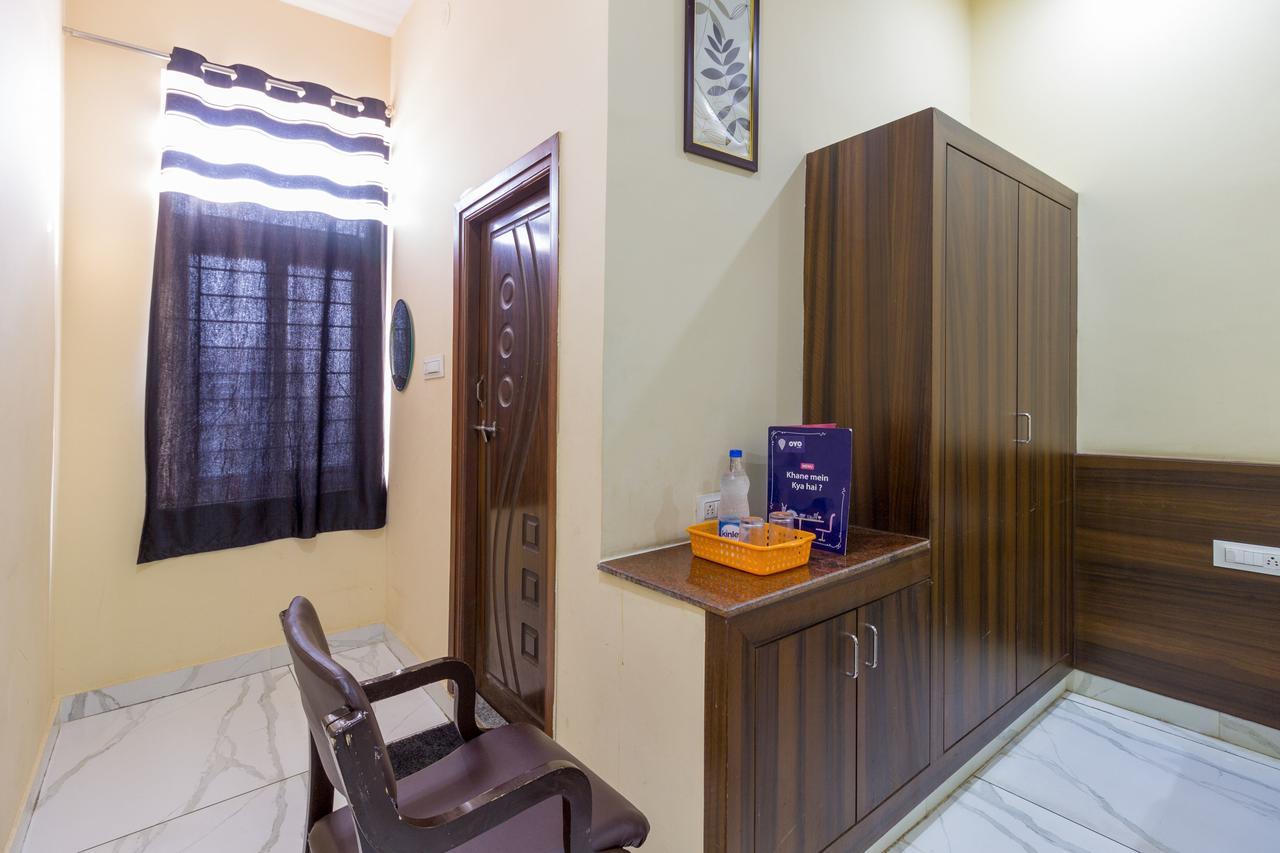 Oyo 7627 Royal Plaza Hotel Hyderabad Ngoại thất bức ảnh
