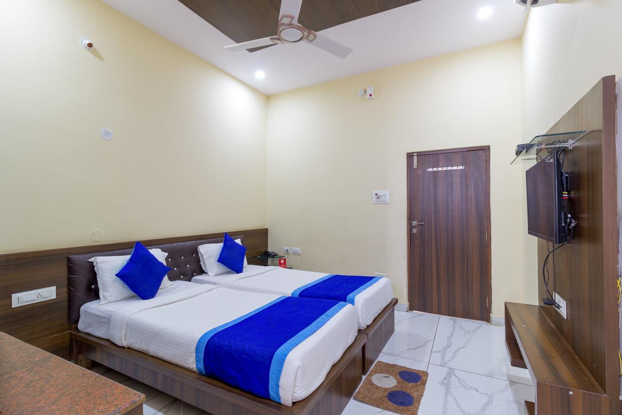 Oyo 7627 Royal Plaza Hotel Hyderabad Ngoại thất bức ảnh
