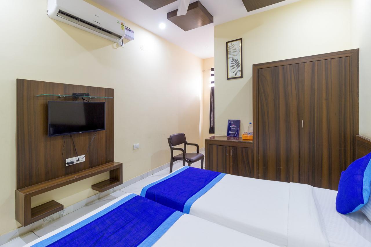 Oyo 7627 Royal Plaza Hotel Hyderabad Ngoại thất bức ảnh