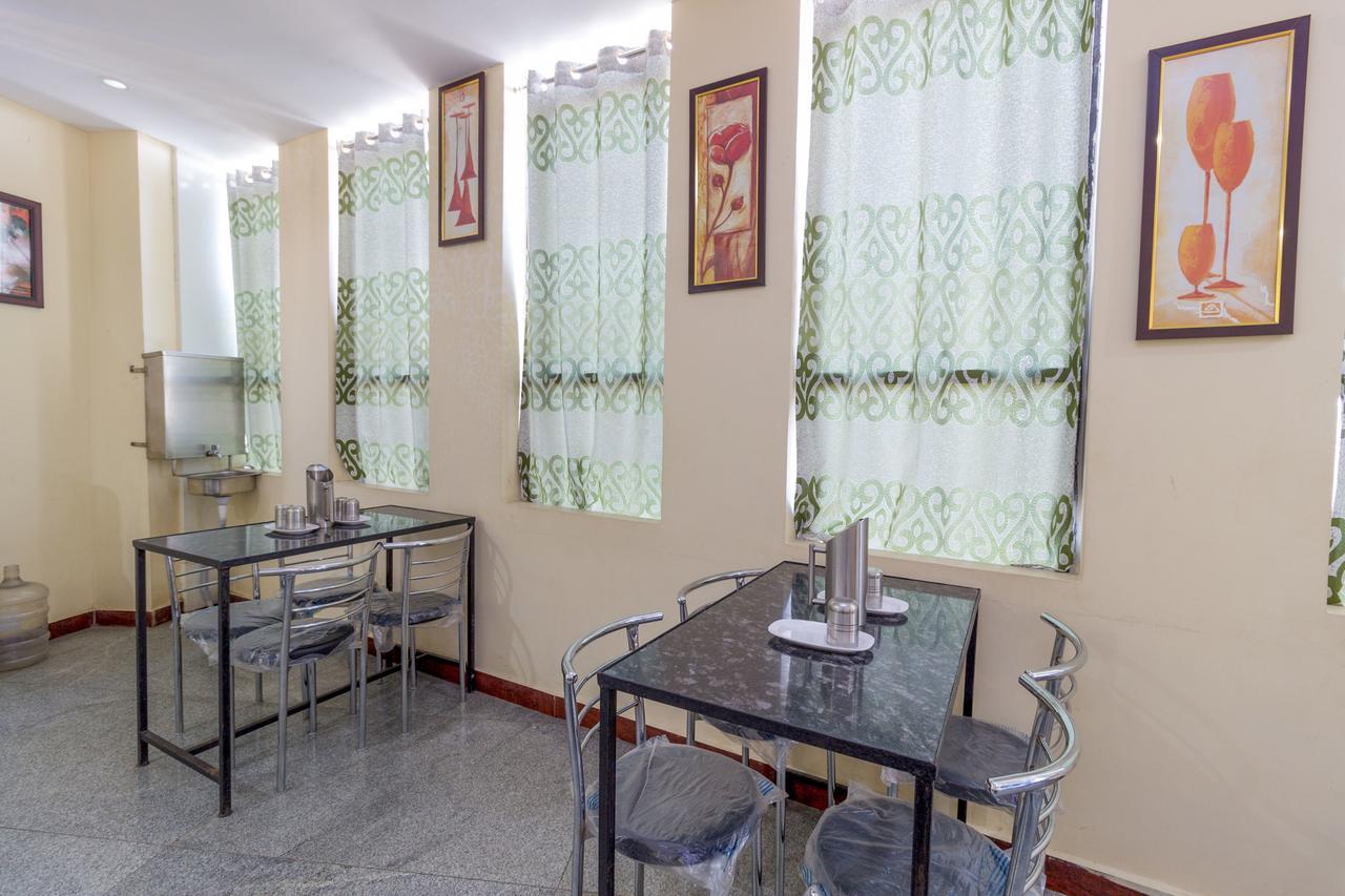 Oyo 7627 Royal Plaza Hotel Hyderabad Ngoại thất bức ảnh