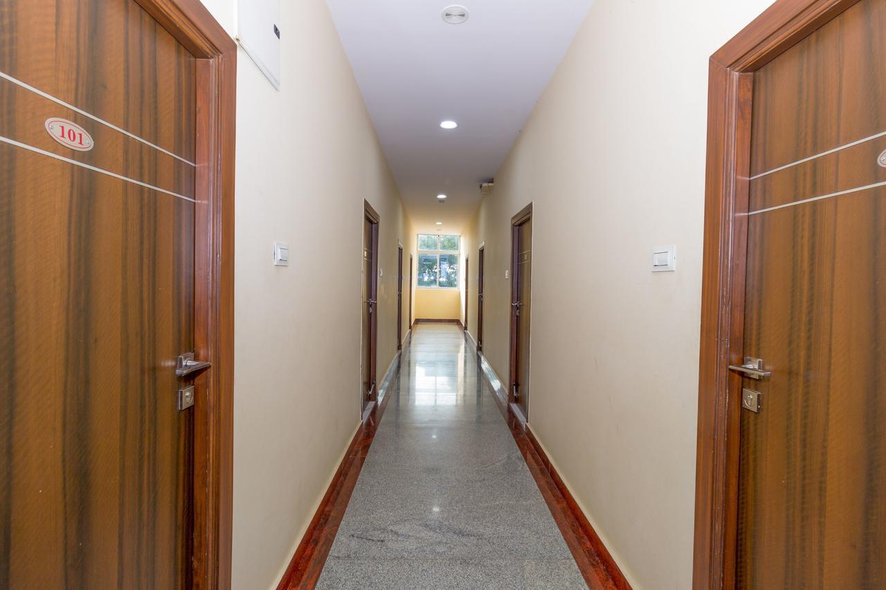 Oyo 7627 Royal Plaza Hotel Hyderabad Ngoại thất bức ảnh
