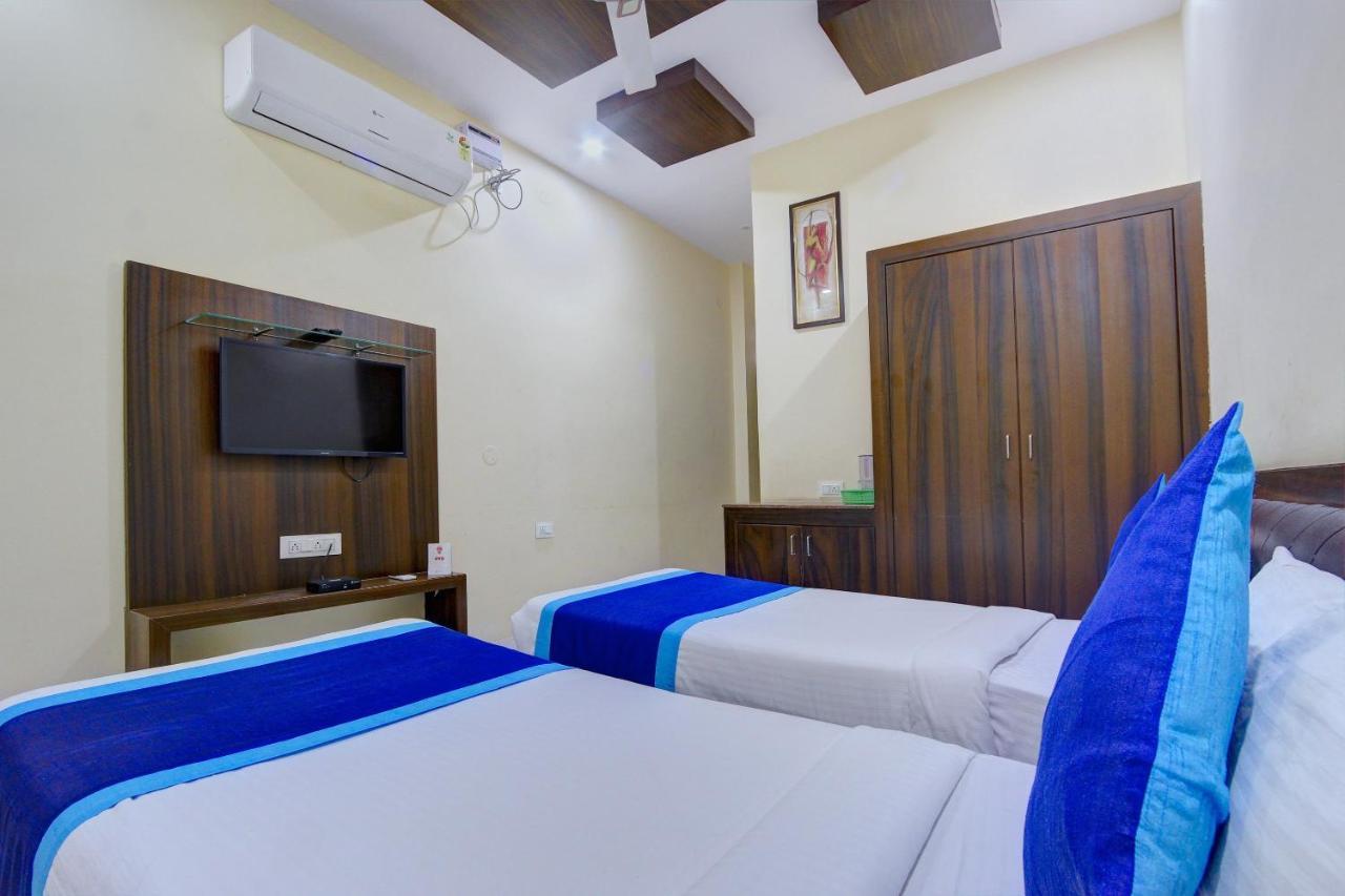 Oyo 7627 Royal Plaza Hotel Hyderabad Ngoại thất bức ảnh