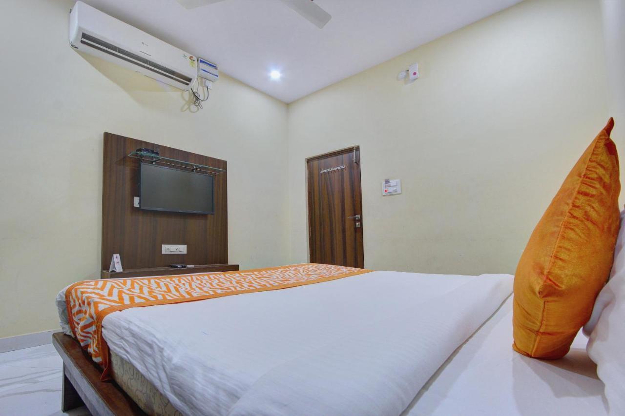 Oyo 7627 Royal Plaza Hotel Hyderabad Ngoại thất bức ảnh