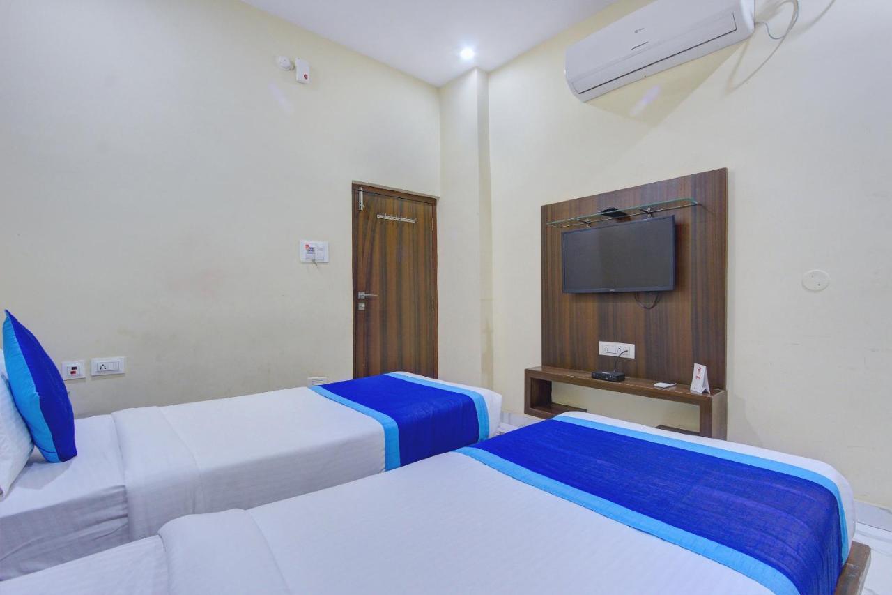 Oyo 7627 Royal Plaza Hotel Hyderabad Ngoại thất bức ảnh