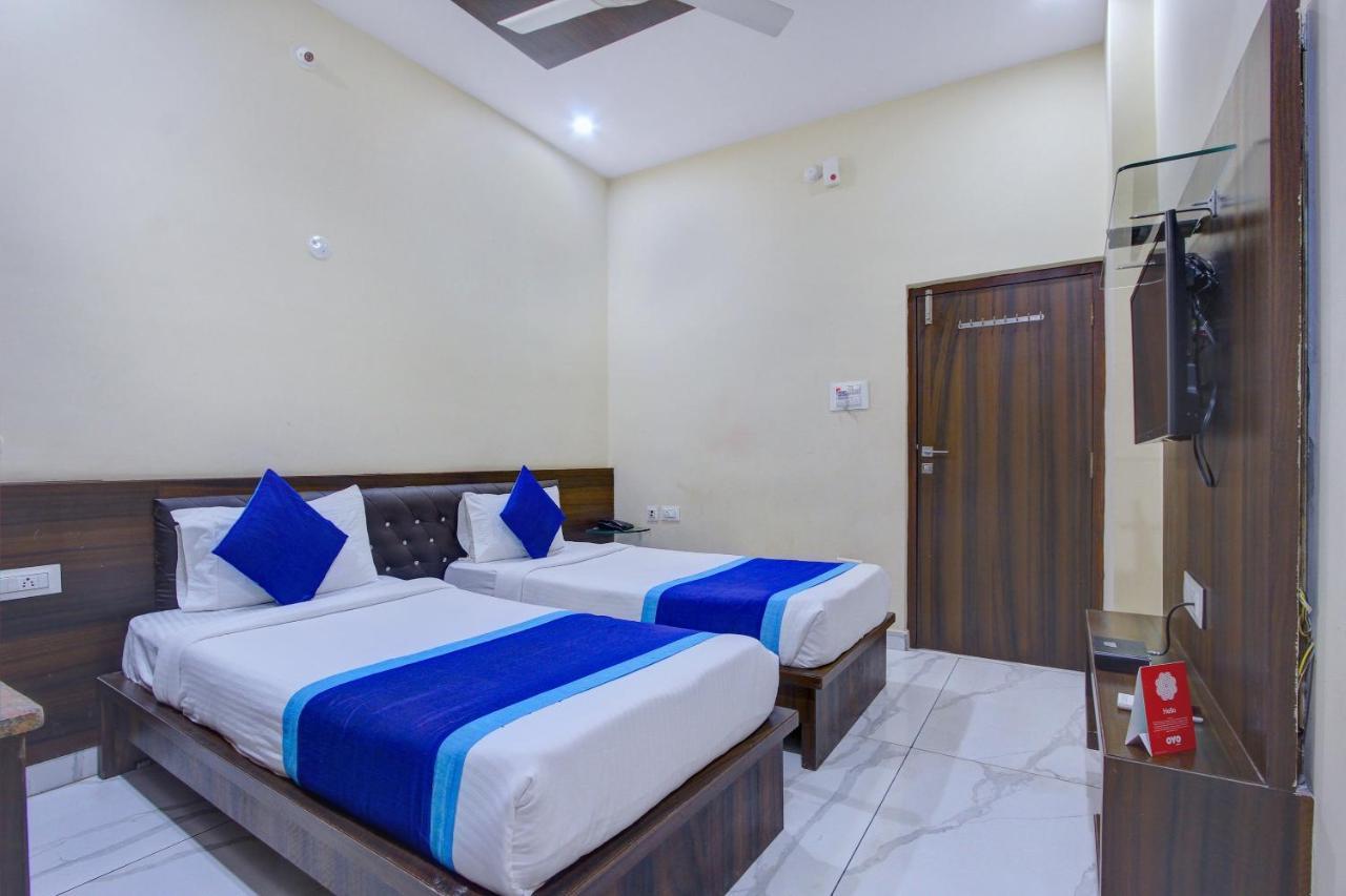 Oyo 7627 Royal Plaza Hotel Hyderabad Ngoại thất bức ảnh