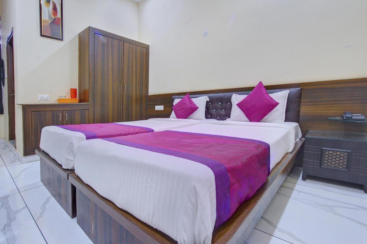 Oyo 7627 Royal Plaza Hotel Hyderabad Ngoại thất bức ảnh